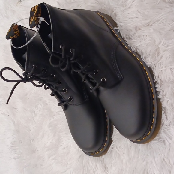 Dr. Martens Yellow Stitch 101 Smooth Leather Lace Up Boot Black NEW - Picture 14 of 16